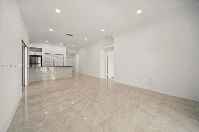 4 of 25 - 5202 Nw 187th Street, Miami Gardens, FL