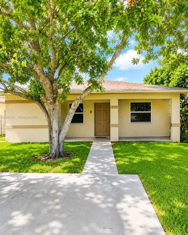 221 Ne 35th Street, Oakland Park