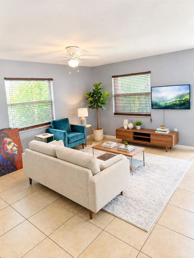 3 of 15 - 221 Ne 35th Street, Oakland Park, FL