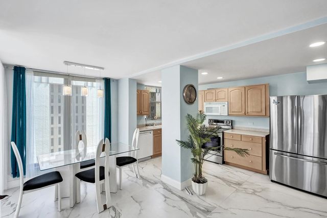 4 of 36 - 1010 S Ocean Boulevard #1609, Pompano Beach, FL