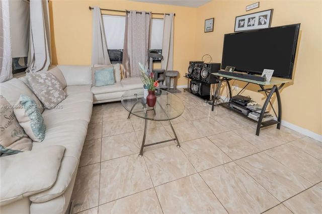 4 of 25 - 1365 Nw 192nd Terrace, Miami Gardens, FL