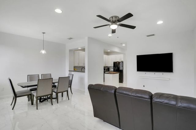 4 of 47 - 880 Millbrae Court #3, West Palm Beach, FL