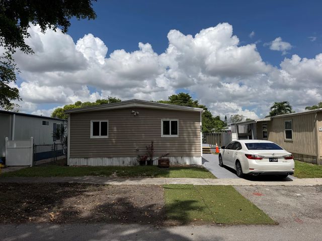 2 of 13 - 650 Nw 214th Avenue, Pembroke Pines, FL