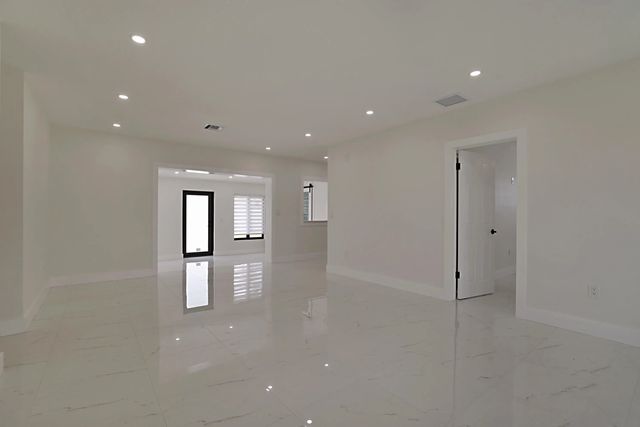 2 of 42 - 421 Fontana Drive, Palm Springs, FL