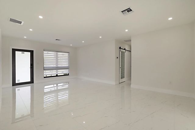 4 of 42 - 421 Fontana Drive, Palm Springs, FL