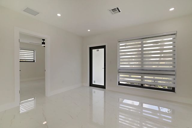 5 of 42 - 421 Fontana Drive, Palm Springs, FL