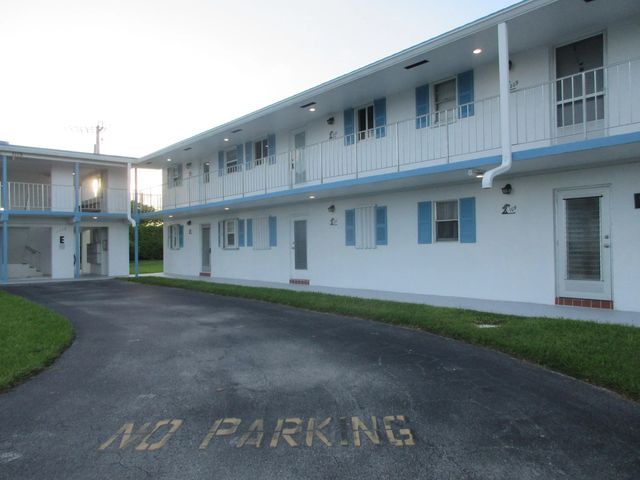 2 of 9 - 1115 Lake Terrace #107, Boynton Beach, FL