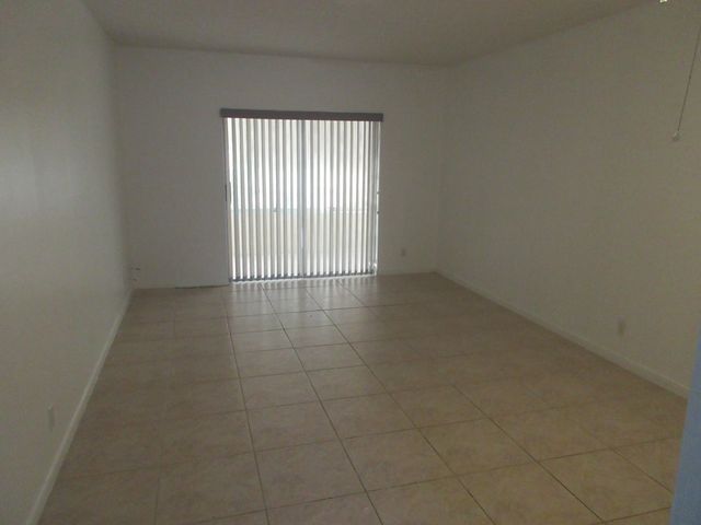 3 of 9 - 1115 Lake Terrace #107, Boynton Beach, FL