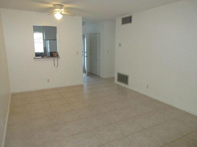 4 of 9 - 1115 Lake Terrace #107, Boynton Beach, FL