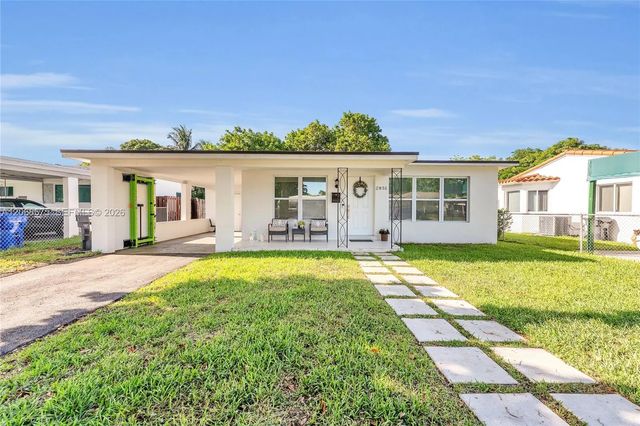 2851 Washington Street, Hollywood