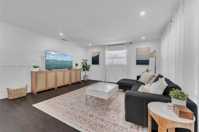 3 of 28 - 2851 Washington Street, Hollywood, FL