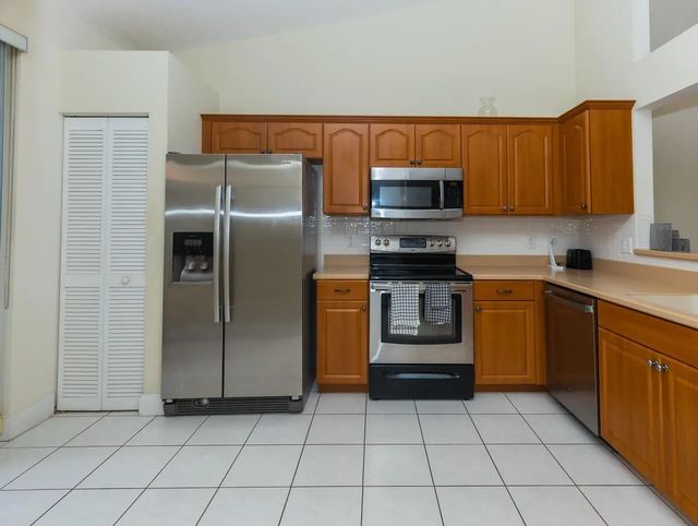 3 of 29 - 2491 Aragon Boulevard #2, Sunrise, FL