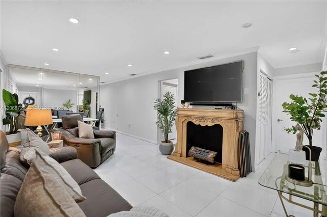 4 of 37 - 2050 Sw 122nd Avenue #21, Miami, FL