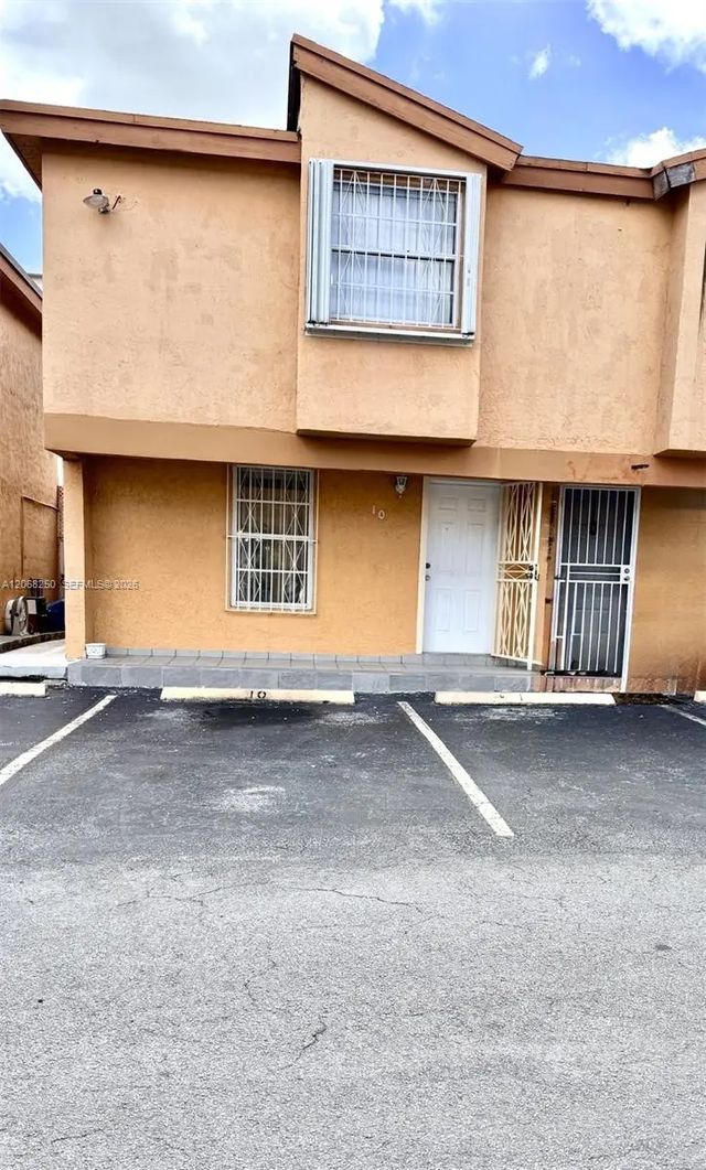 1701 W 42nd Place #10, Hialeah