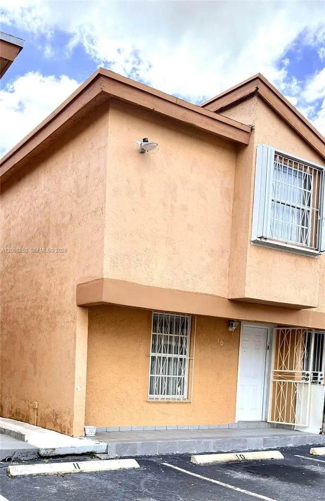2 of 17 - 1701 W 42nd Place #10, Hialeah, FL