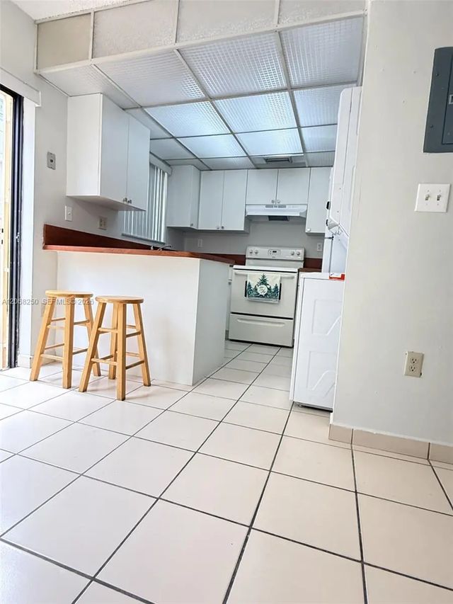 3 of 17 - 1701 W 42nd Place #10, Hialeah, FL