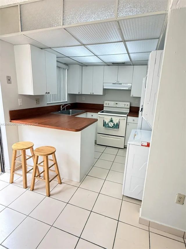 4 of 17 - 1701 W 42nd Place #10, Hialeah, FL