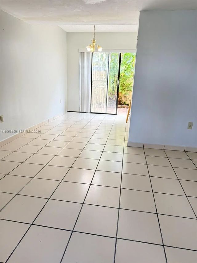 5 of 17 - 1701 W 42nd Place #10, Hialeah, FL