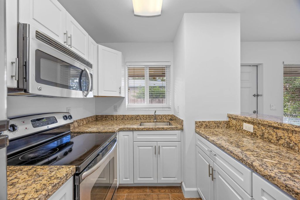 404 Se 16th Street #apt 1, Fort Lauderdale