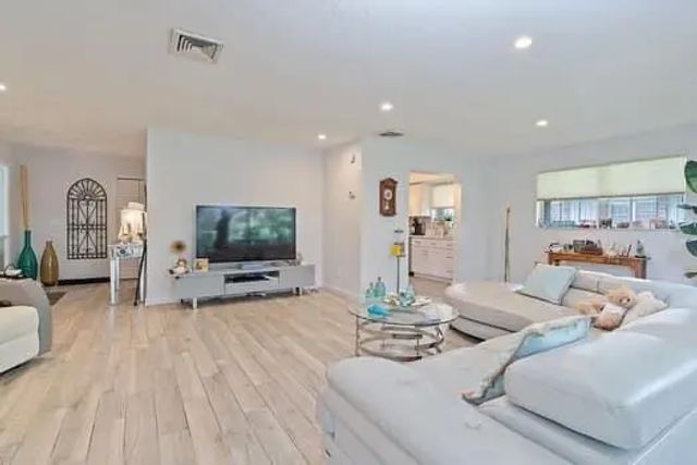 5 of 20 - 415 Pine Tree Court #16, Atlantis, FL
