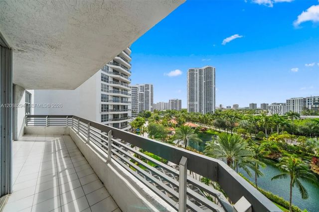 2 of 24 - 19101 Ne 36th Court #807, Aventura, FL