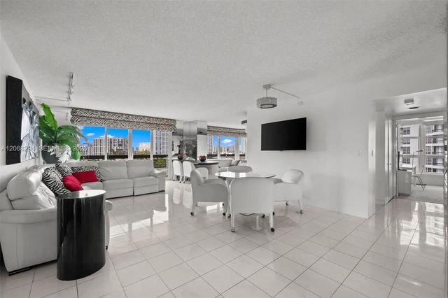 4 of 24 - 19101 Ne 36th Court #807, Aventura, FL