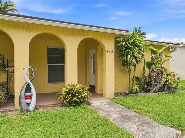 2 of 39 - 4815 Sw 65th Way, Davie, FL