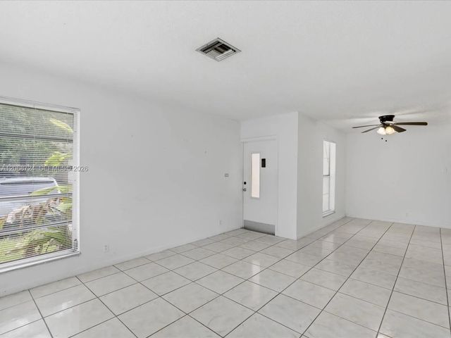 4 of 39 - 4815 Sw 65th Way, Davie, FL