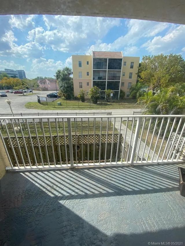 5241 Geneva Way #203, Doral