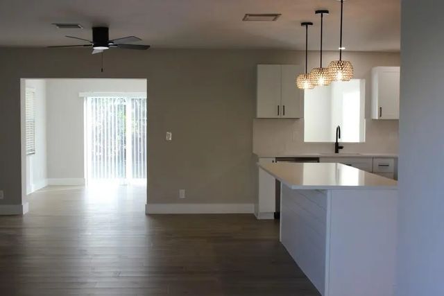 4 of 17 - 2104 Ne 1st Court, Boynton Beach, FL