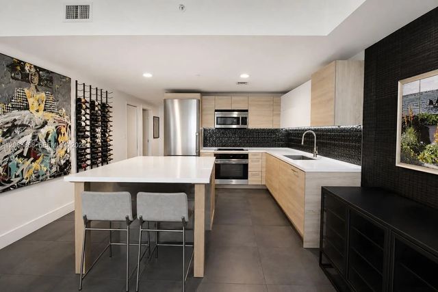 2 of 23 - 16385 Biscayne Boulevard #1920, North Miami Beach, FL