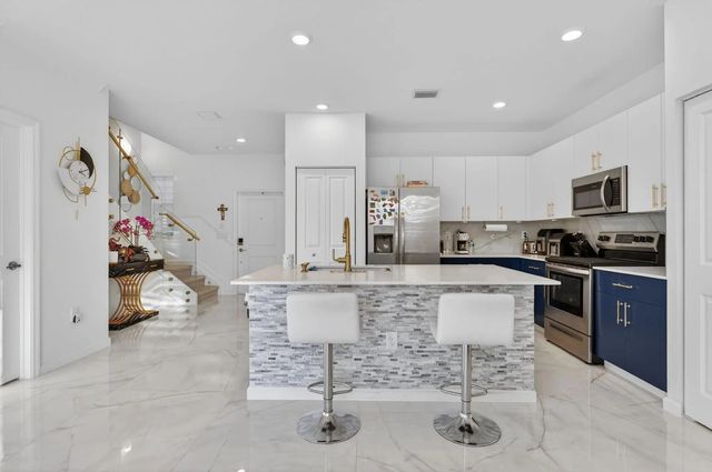 4668 Nw 120th Way, Coral Springs
