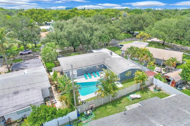 2 of 47 - 407 S 56th Terrace, Hollywood, FL