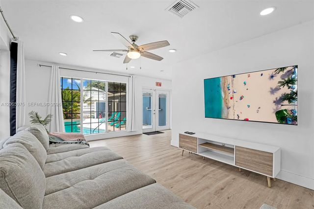 4 of 47 - 407 S 56th Terrace, Hollywood, FL