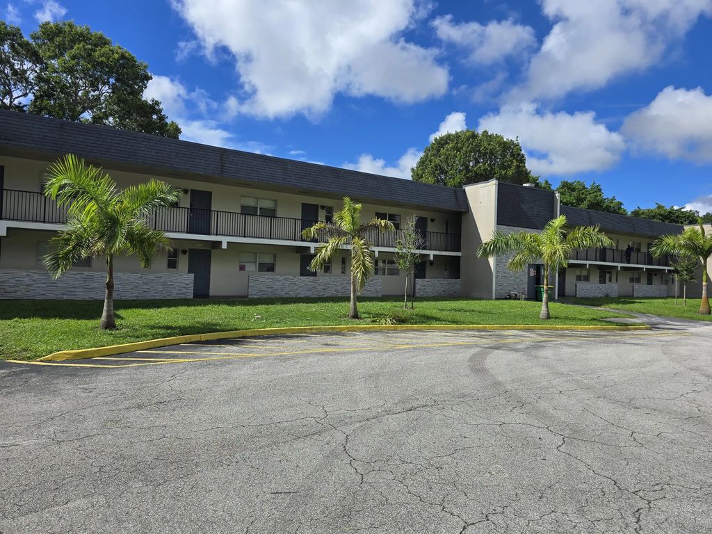 7900 Fairview Drive #206, Tamarac