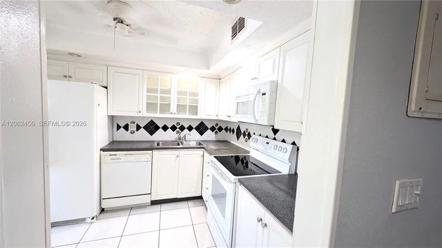 3 of 17 - 19051 Ne 2nd Avenue #1507, Miami, FL