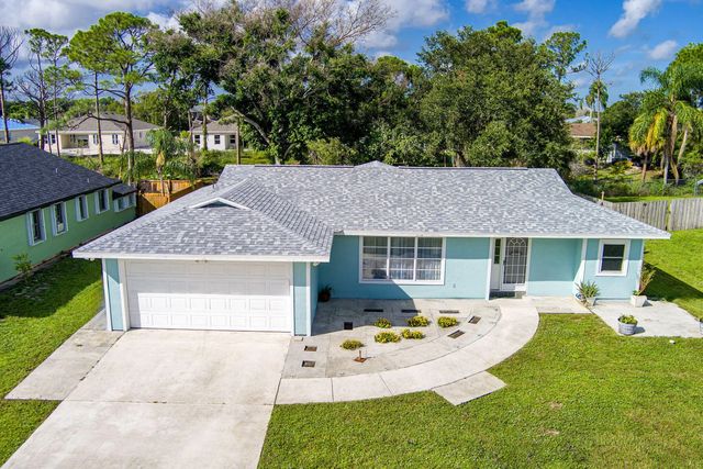 2 of 42 - 662 Se Essex Drive, Port St. Lucie, FL