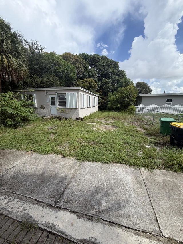 3 of 7 - 708 Sw 7th Terrace, Dania Beach, FL