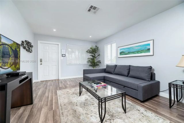 4 of 14 - 1352 Holly Heights Drive, Fort Lauderdale, FL