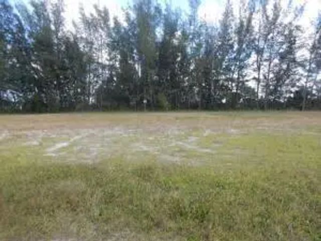 3 of 4 - 3905 Ne 9th Avenue, Cape Coral, FL