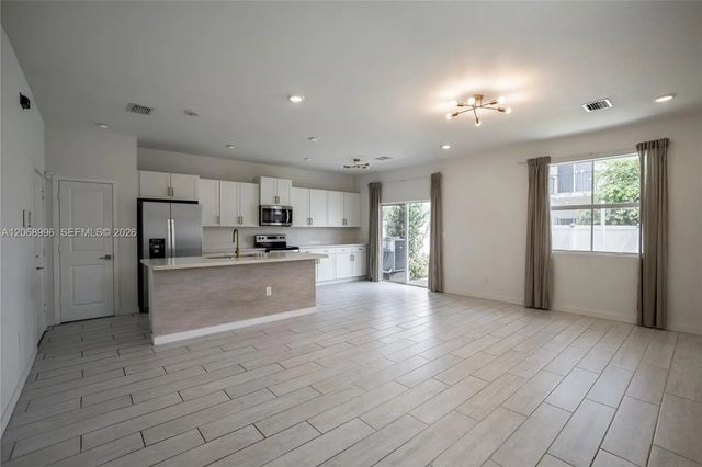 2 of 22 - 833 Se 19th Street, Homestead, FL