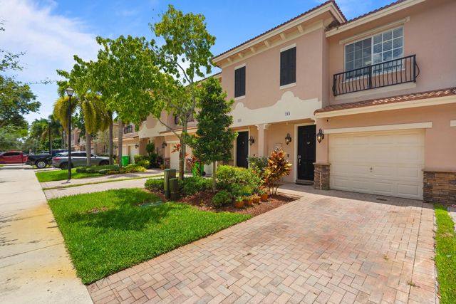 213 Las Brisas Circle, Sunrise