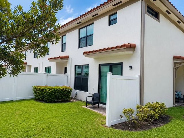 3 of 24 - 4414 Hemlock Drive, Riviera Beach, FL