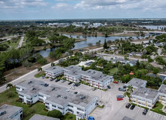 3 of 38 - 2840 Lake Osborne Drive #111, Lake Worth, FL