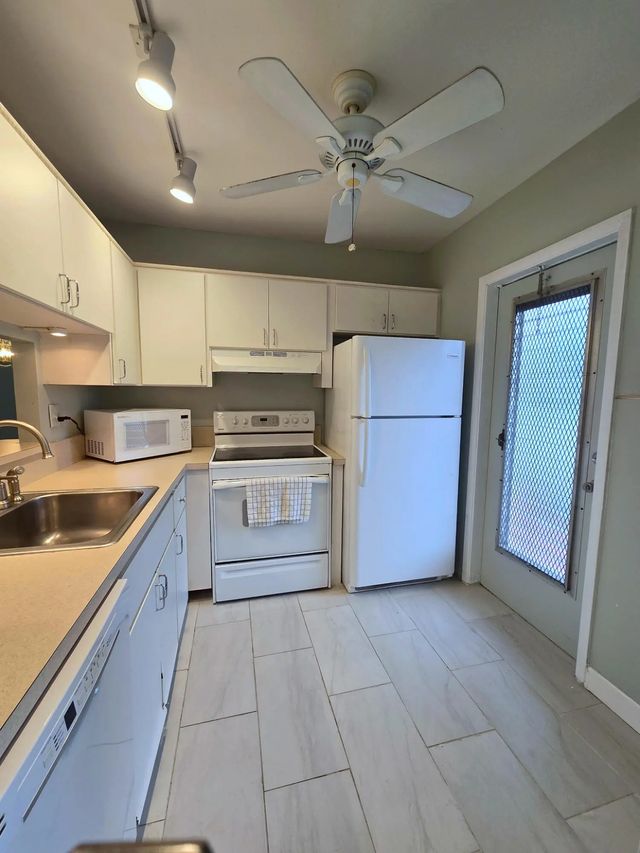 3 of 23 - 5071 W Oakland Park Boulevard #109, Lauderdale Lakes, FL