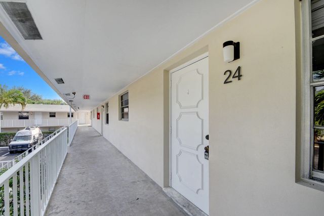 4 of 23 - 1733 3rd Avenue N #24, Lake Worth, FL
