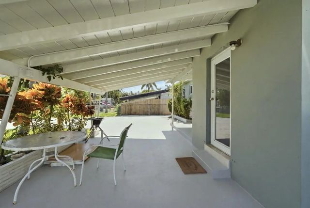 4 of 39 - 309 Sw 7th Court, Hallandale Beach, FL