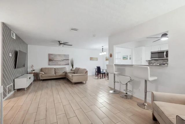 5 of 39 - 309 Sw 7th Court, Hallandale Beach, FL