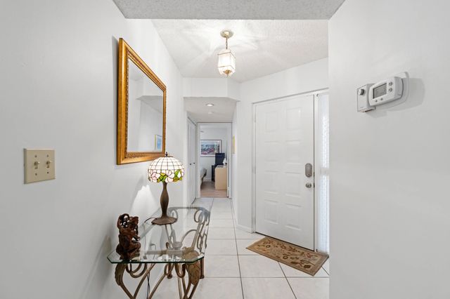 4 of 30 - 106 Half Moon Circle #b1, Hypoluxo, FL