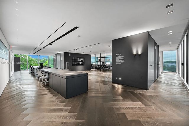4 of 10 - 5555 Biscayne Boulevard, Miami, FL